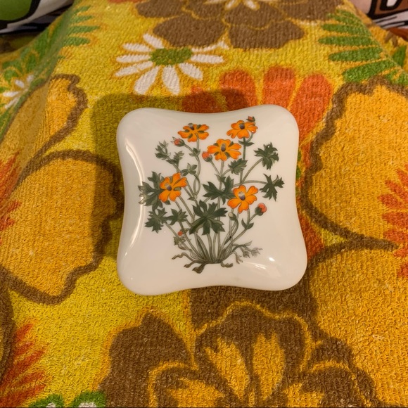 Vtg trinket box